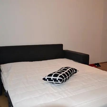 Old Town Basement Apartman *