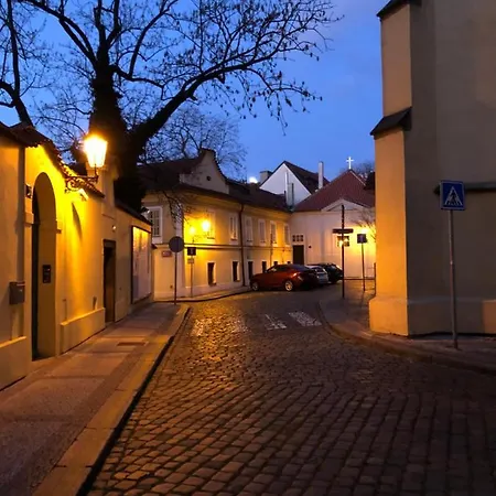 Апартаменты Old Town Basement