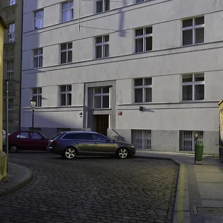 Апартаменты Old Town Basement *